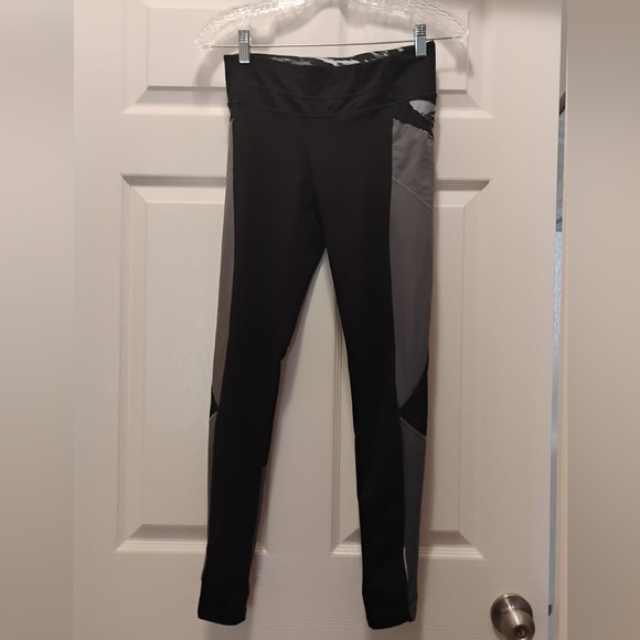 Bundle of (8) Athleta Leggings Size XS Cropped and Full Length - Picture 8 of 16